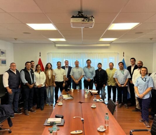 Alto Paraná: sector naviero y portuario busca acelerar soluciones técnicas para mejorar la navegación