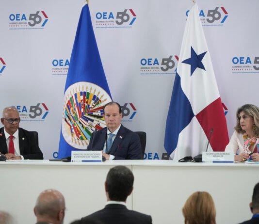 Panamá y China protagonizan un fuerte cruce diplomático en la OEA por la concesión de los puertos del Canal