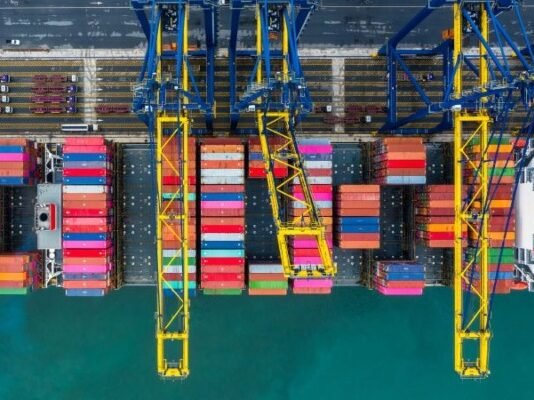 Navieras globales advierten sobre mayores costos, congestión logística y riesgos para el comercio mundial