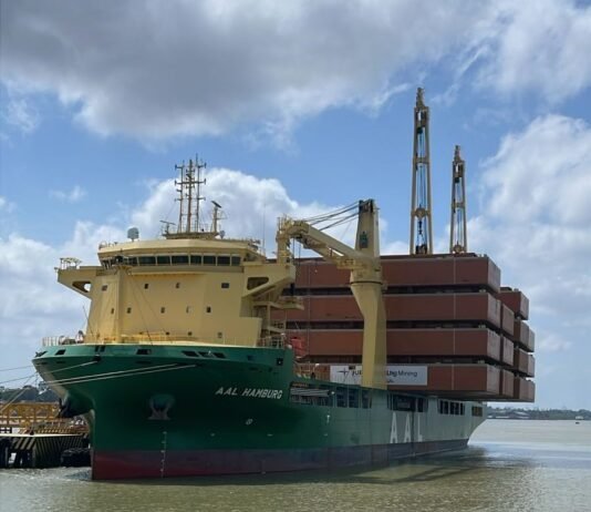 LHG Mining ratifica a Nueva Palmira como principal puerto para la descarga de sus barcazas y mantiene a Rosario como alternativa operativa