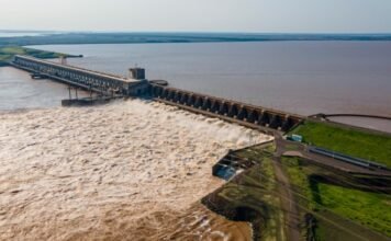 La Entidad Binacional Yacyretá abre sus compuertas ante una masiva crecida del río Paraná
